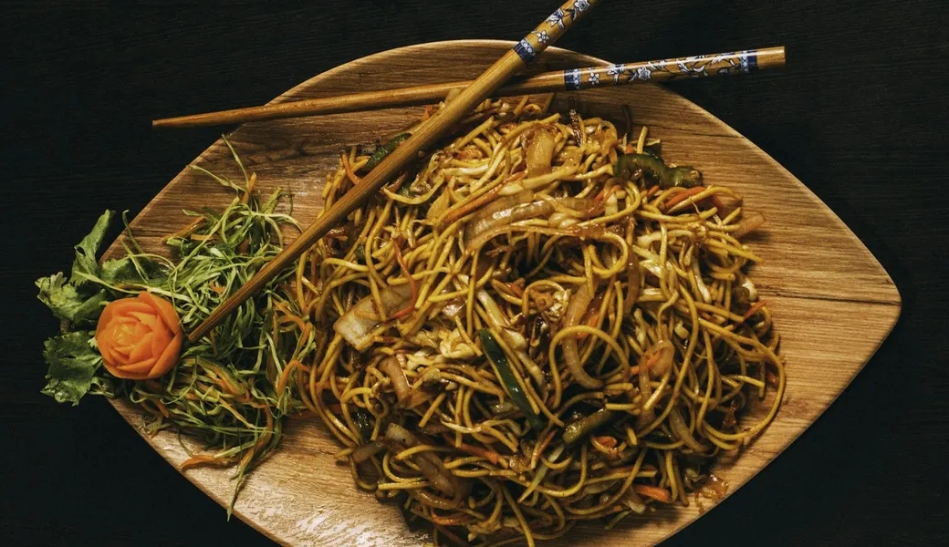 Stir-fried noodles on a wooden plate